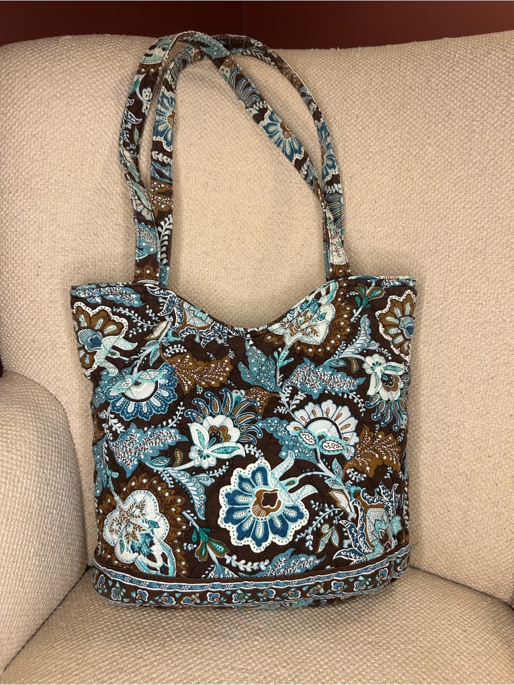Vera Bradley Java blue bucket tote with magnetic closure